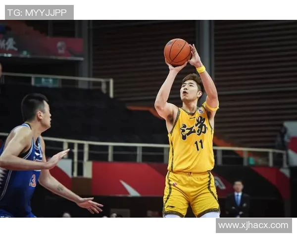 吴冠希在篮球赛场上的精彩表现与职业生涯的成长历程解析 吴冠希在篮球赛场上的精彩表现与职业生涯的成长历程解析